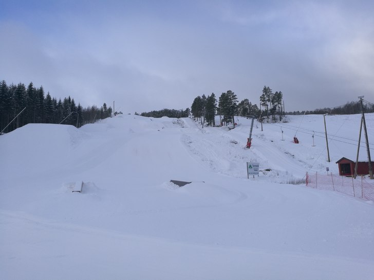 Snø.......
Forholda er like bra som i går, borts.