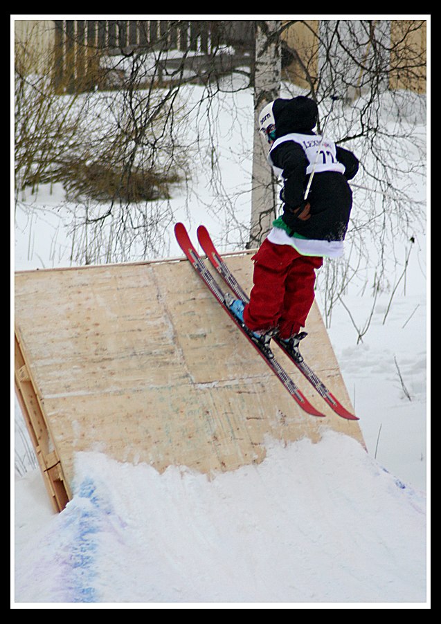 Nollie pop från wallride :). Foto: ?. Åkare: Karl trum.
