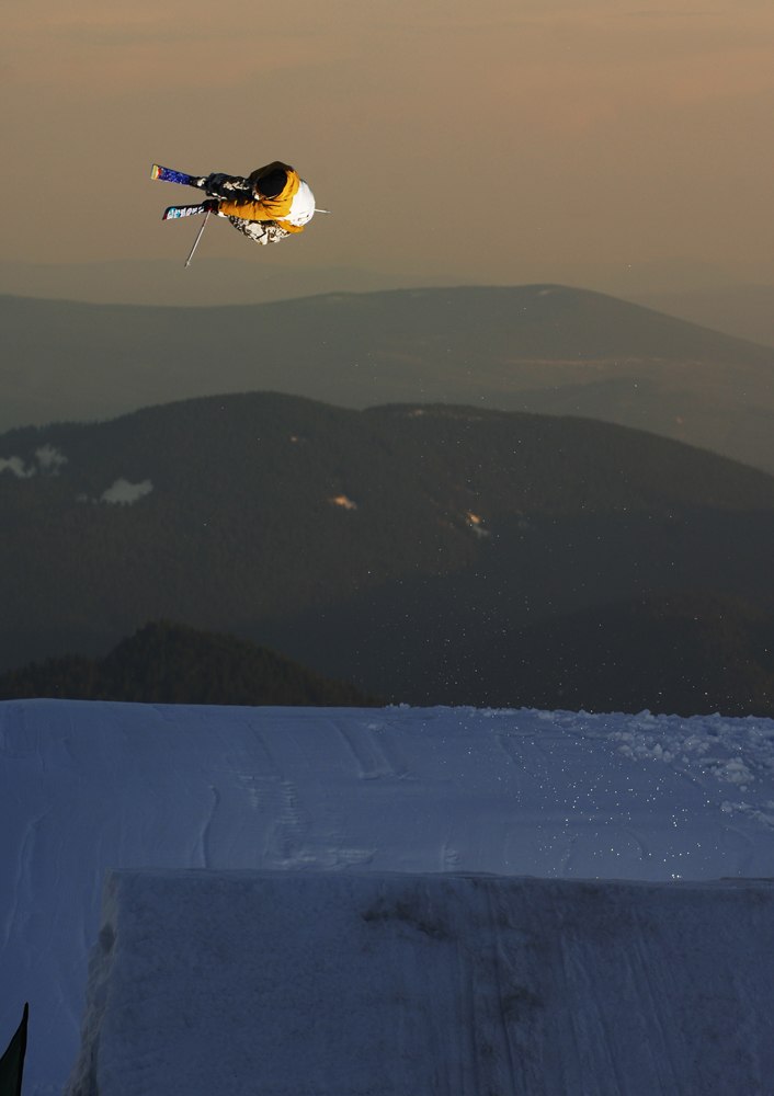 Skön kvällssession i Mt Hood Meadows. Galen soln. Foto: Mattias Fredriksson. Åkare: Sammy Carlson.