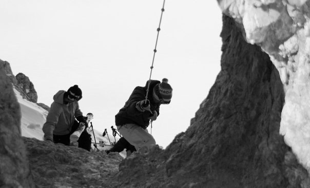 Vi måtte klatre gjennom "nøkkelhullet". Foto: Simen Sundt. Åkare: Rune Nyheim, Simen Abrahamsen.