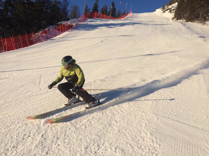 -5 og vindstille
Skiskolen melder om kanonføre i .
