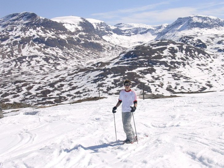 Står å softar i Riksgränsen i Juni :) . Foto: Farsan. Åkare: Jesper.