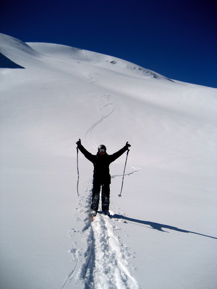 Första spåret på glaciären är ganska nice att. Foto: Rebecka Beckasin. Åkare: Pierre Jarnbrink.