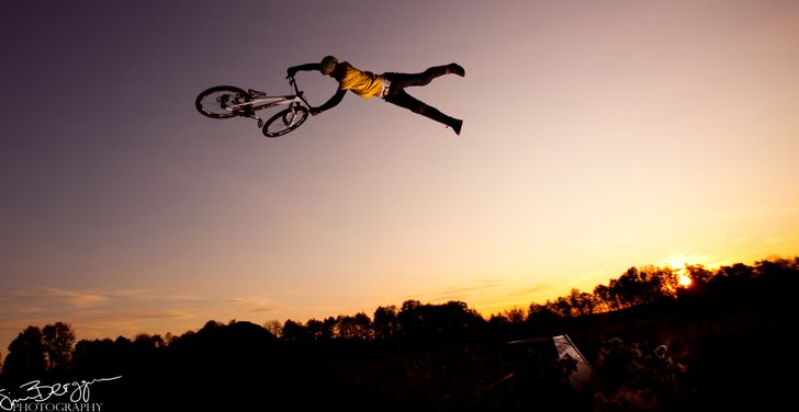 Galen superwhip.. Foto: Simon Berggren. Åkare: John Alm Högman.