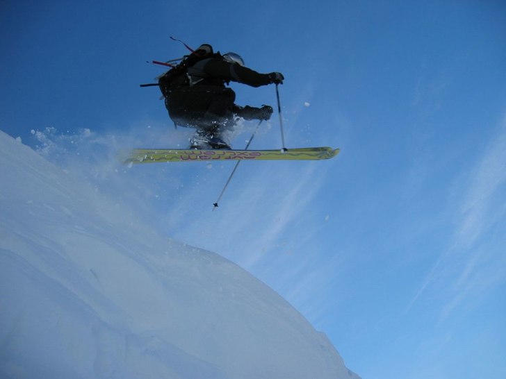 Drop utfor "10-meters-drivan" i Meråker. Foto: Håkon Sæther. Åkare: Marius Røstad.