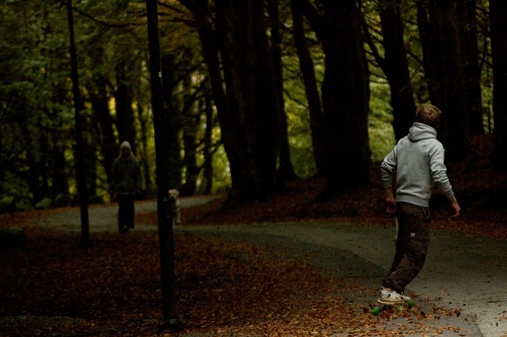 En fin höstdag på långbrädan i Stavanger. Foto: Björn Bonthron. Åkare: Niklas Sandeberg.