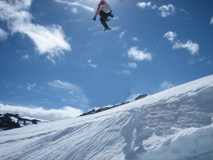 PhotoShop-skiing. Foto: Lars Folven. Åkare: Marius Valaker.