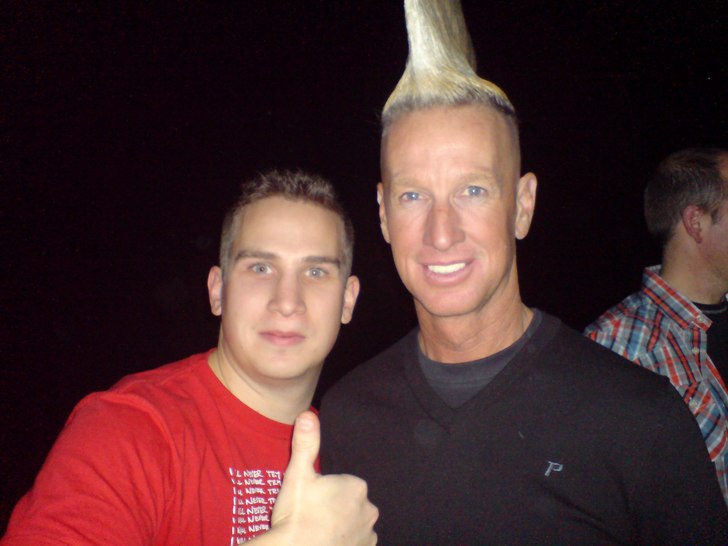 Fick skaka hand och fyllesnacka lite med Mr. Plake. Foto: David Lindgren. Åkare: Jag och Glen Plake.