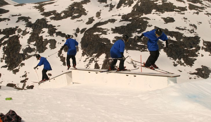 yeah 270 till sw up till frontside av :D . Foto: Viktor. Åkare: JAD :D.