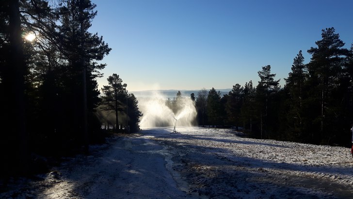 Snøproduksjon i Familiebakken 
Topp forhold på T.
