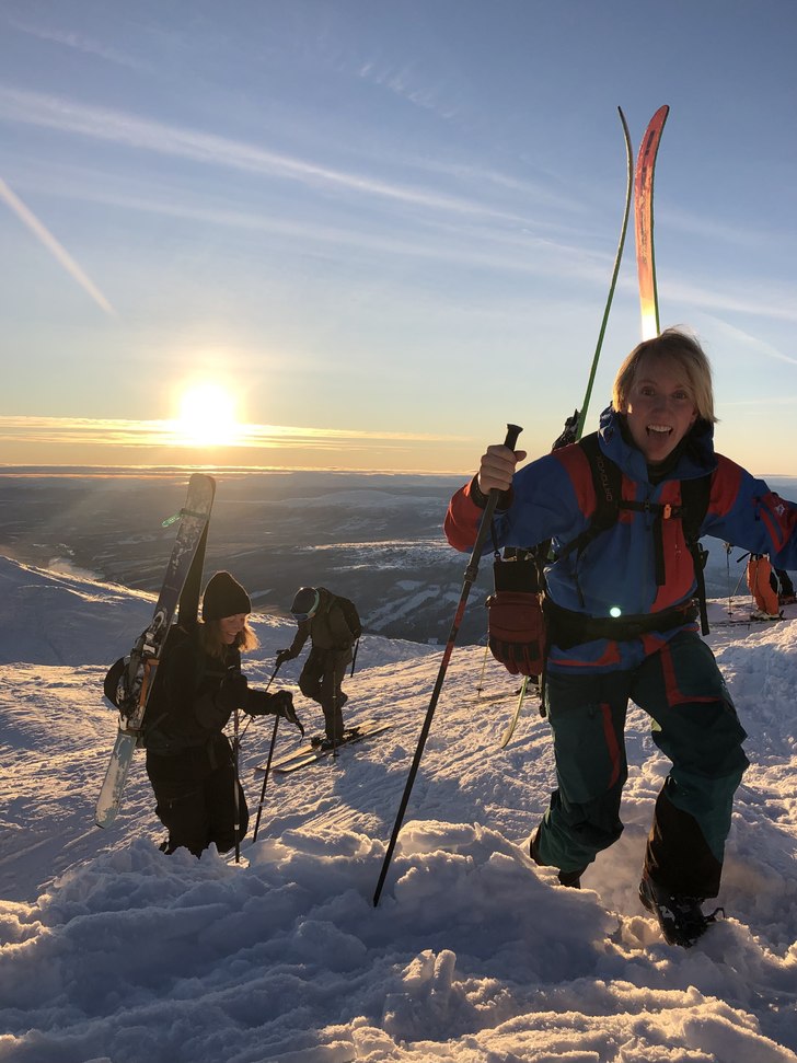 På väg mot ett åk på baksidan av skutan efter .