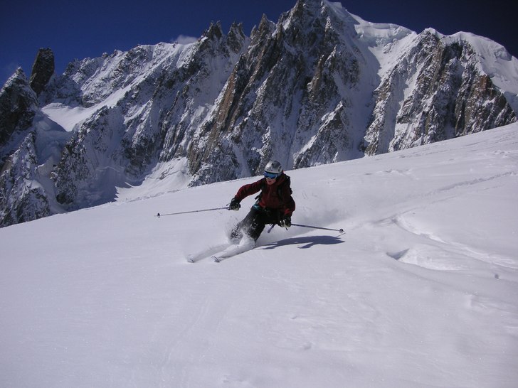 Annika med Mont Blanc i bakgrunden.. Foto: Magnus Kron. Åkare: Annika Warnelid.