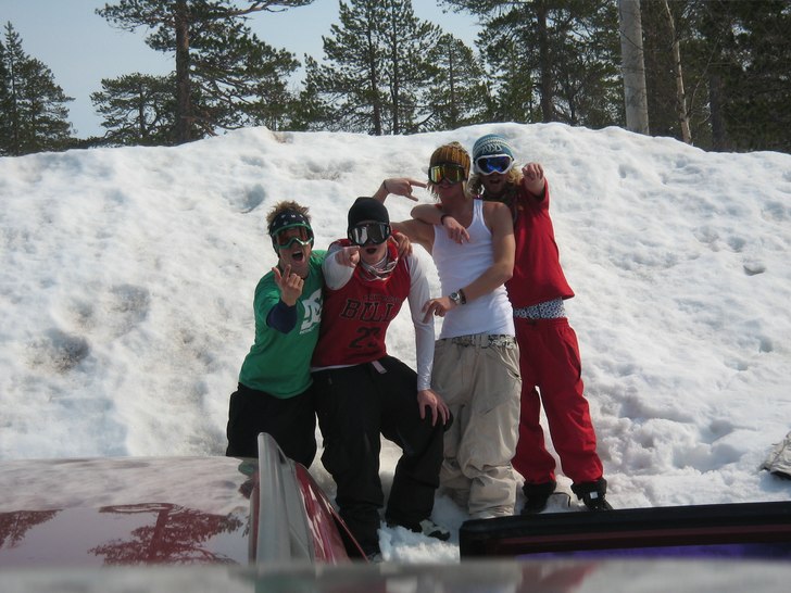 Efter en av dom skönaste fyllorna på hela åre. Foto: själv utlösare. Åkare: Jocke, Per, Johan och Max Von Tax.