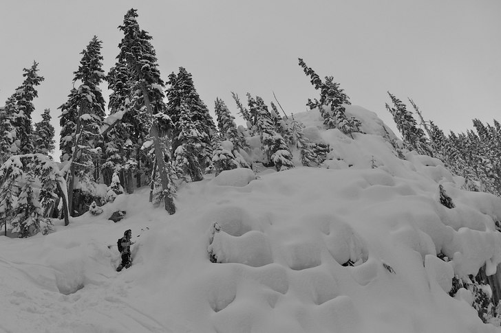 Hittade några fina pillows att leka på efter 4 d. Foto: High Canadian. Åkare: Simon Pontér.
