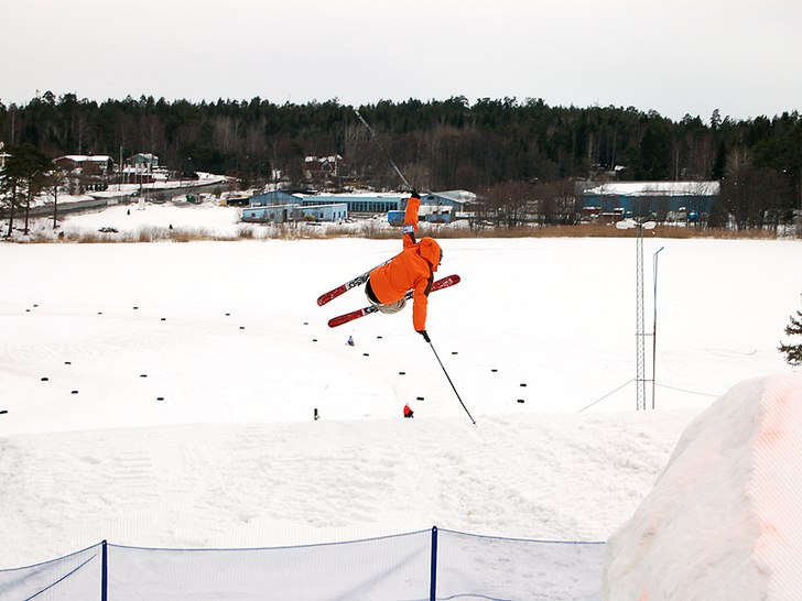 En av mina första corkade schnurrar :). Foto: Random Victor. Åkare: Frans Nordén.