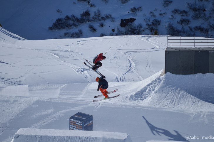 Andreas och Matthias kör varsin 360 samtidigt. Foto: Christoffer Aabol. Åkare: Andreas Bryngel och Matthias Karthäuser.