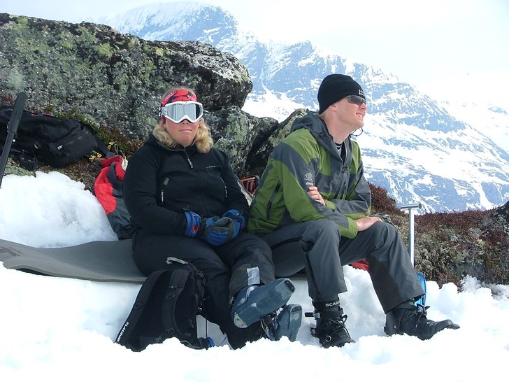 Syskonen Maria & Niklas Renström njuter i sol. Foto: Patric G Renström.