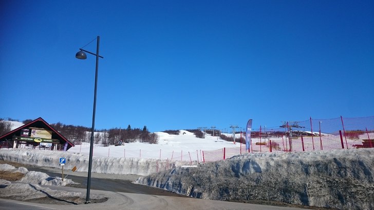 Beitostølen skiheiser 
Knall sol ?, hardt i bakke.