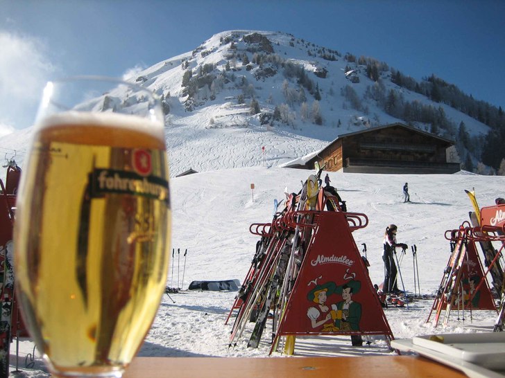 En stunds vila i solen med en bra kamrat...
Keata. Foto: Johan Lindqvist.