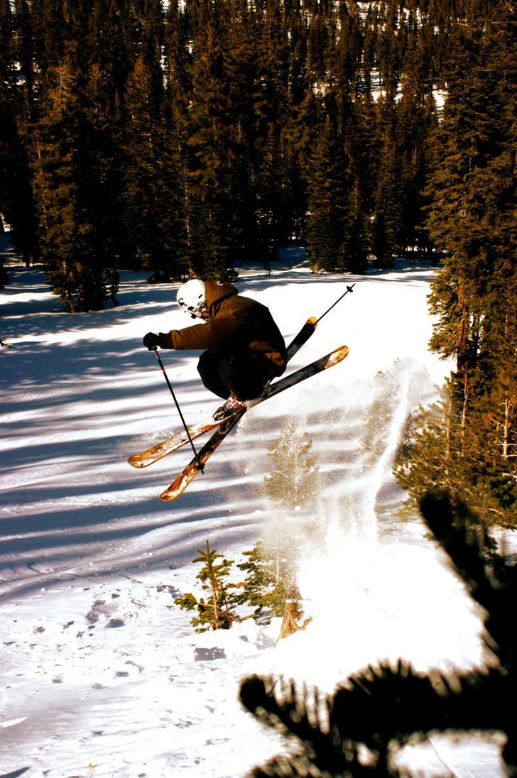 180 över små granar. Foto: Rikard Lilja. Åkare: Per Rönström.