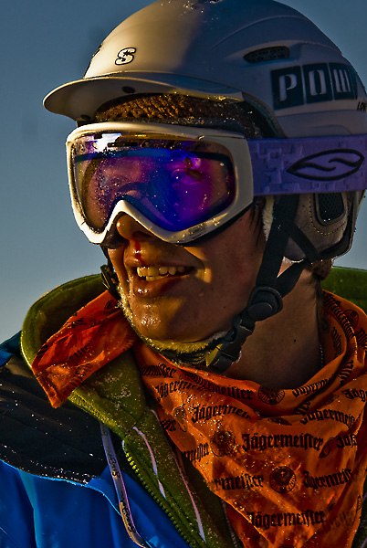 man kan vara glad å blöda näsblod samtidigt:). Foto: daniel rönnbäck. Åkare: alric ljunghager.