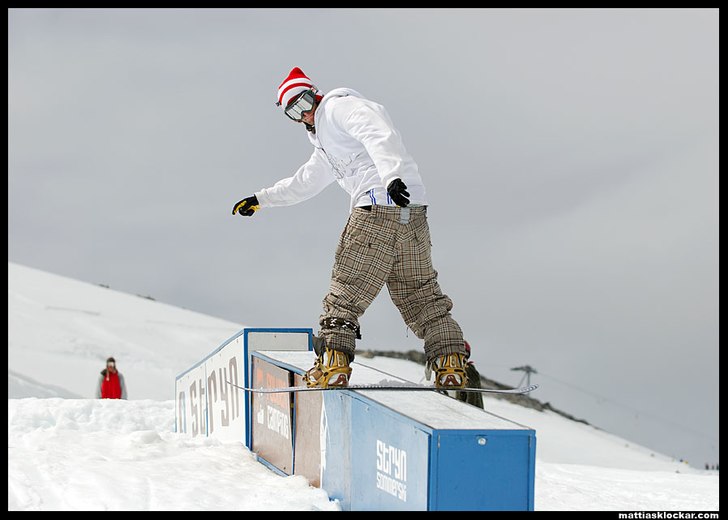 cab boardslide to fs boardslide på boxarna i stry. Foto: Mattias Klockar. Åkare: Anders Nises.