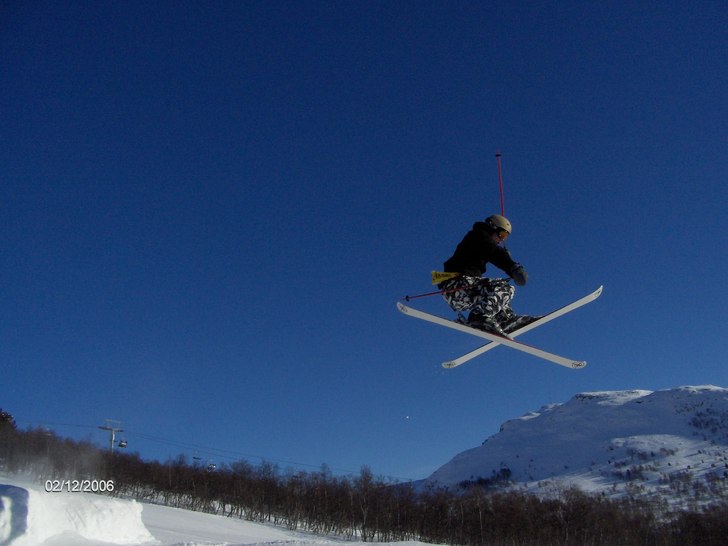 Under en grymt skön dag i Oppdal.. strålande sol. Foto: Sara Forsbring. Åkare: Henke Karlsson.