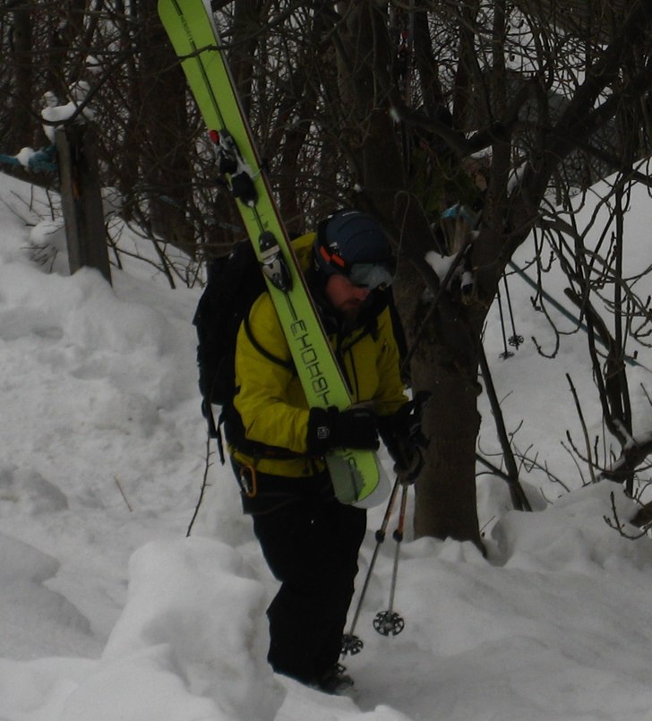 Trötta steg mot Skiers lodge... Foto: Jeff. Åkare: Danne.