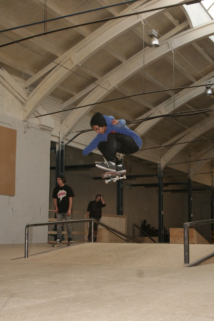 André gör en fet ollie. Foto: Karl-Dennis Nordlöf. Åkare: André .