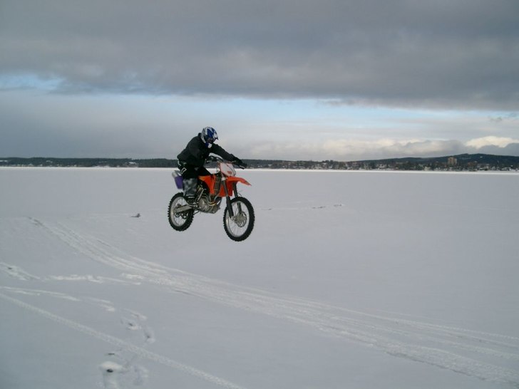 Issprickning kan vara skoj ibland:). Foto: Patrik Forséll. Åkare: Joel Malmberg.