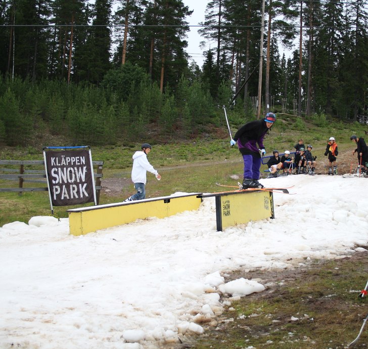 shreddar i Kläppen på helgcampet v.26 med snowca. Foto: Oscar Andersson. Åkare: Joseph Jansson.