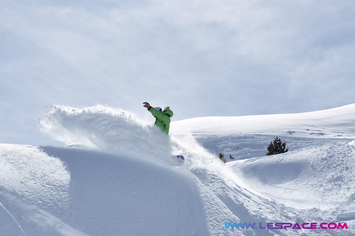 Foto: Marc Tomkinson www.lespace.com. Åkare: friend.