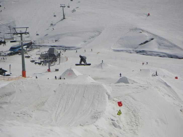 Skön 180 i den underbara parken i Mayrhofen.. Foto: Daniel Särefjord. Åkare: Daniel Grönberg.