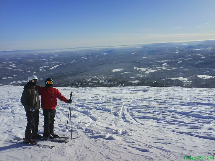 På toppen i Trysil. Foto: Sebastian Westman. Åkare: Jakob och Johannes.