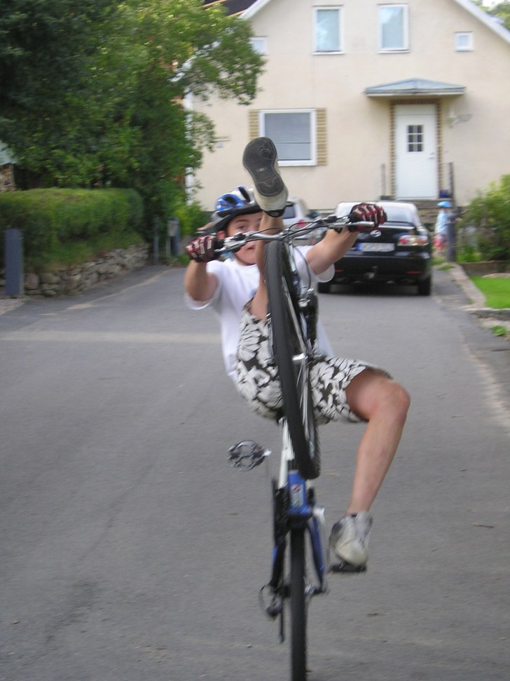 k special wheelie. Foto: sara ljungqist. Åkare: martin setterberg.