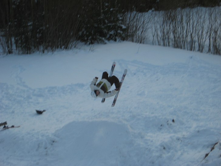 En lincoln eller b-flip. Foto: Marcus Bonde. Åkare: Rickard Andersson.