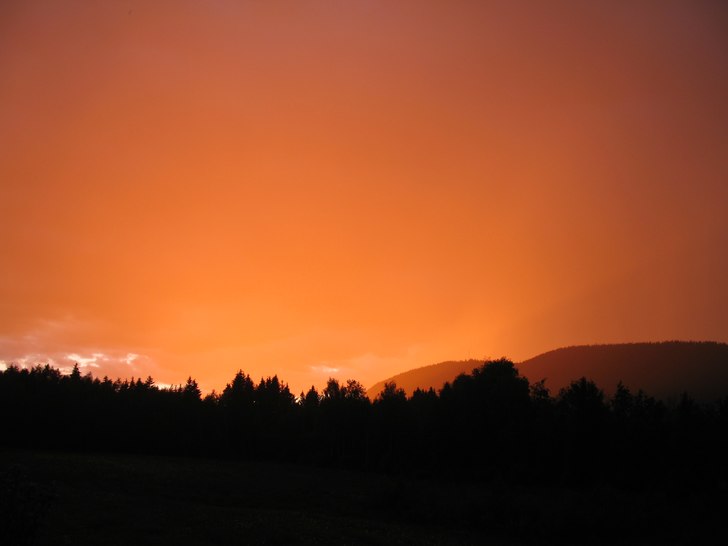Tog en bild på solnedgången här om dan. Foto: Martin M. Åkare: Hoverberget.