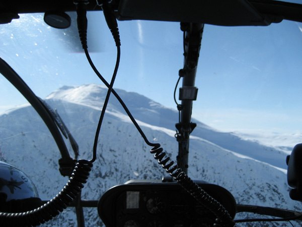 På väg upp på berget... Får igång mitt skidsu. Foto: jag igen. Åkare: ingn ännu.