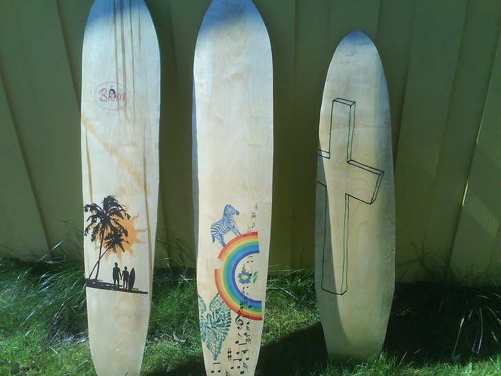 hemma byggd longboard, min bräda i mitten. Foto: jag Simon Martinsson.