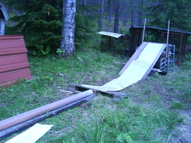 Nån som vet vart man får tag på minigolf matta?. Foto: Emil.