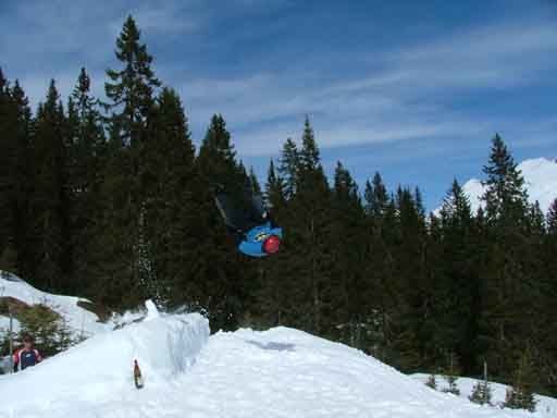 Voltar utan bräda. Slår 1½ volt fick bra ont i . Foto: Tysken. Åkare: Christoffer Hindelid.
