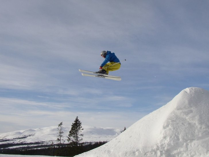 hopp. Foto: Emil Mattsson. Åkare: Anton Mattsson.