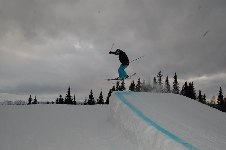 sw 180 i röda linjen. Foto: emil gustavsson. Åkare: anton hartell.