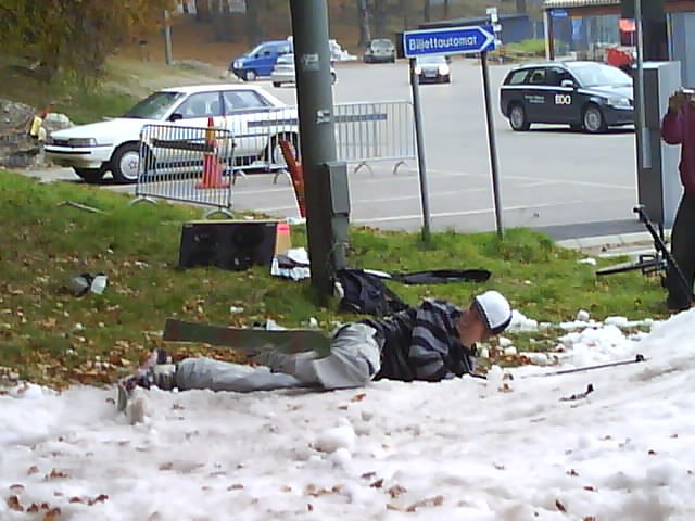 Skall man inte stå upp? ^o). Foto: Jonatan. Åkare: Christian.