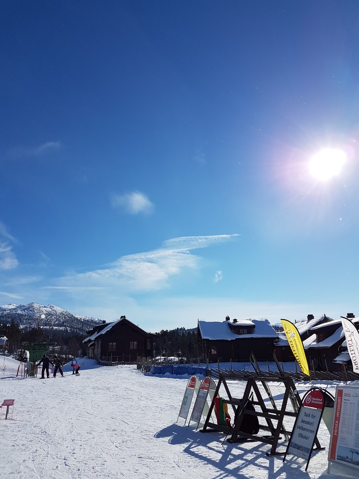 SOL og SNØ :)
Vi er klar for enda en fin dag på .