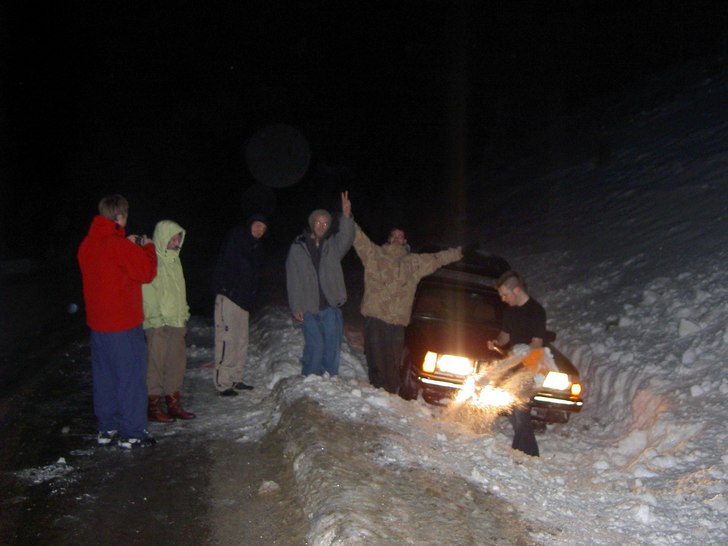 Så här glada blev vi när bilen skulle skottas u. Foto: Timpa.