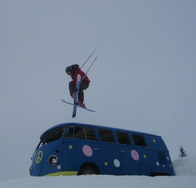 Hoppar över borga passion bussen . Foto: Anton Rolandsson. Åkare: Henrik Isaksson.
