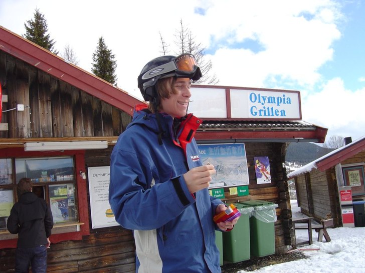 Ja, tänk va gla man ka va för en chokladboll å . Foto: Anders. Åkare: Ted.