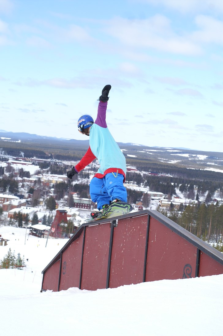 "nose slide" kan inte de här med tricke. Foto: Simon Lundqvist. Åkare: Niklas Lundgren.