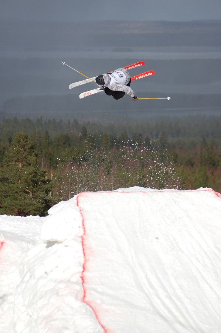 jake kan det där med att att ligga konstigt i luf. Foto: Johan Östgren. Åkare: Jake.